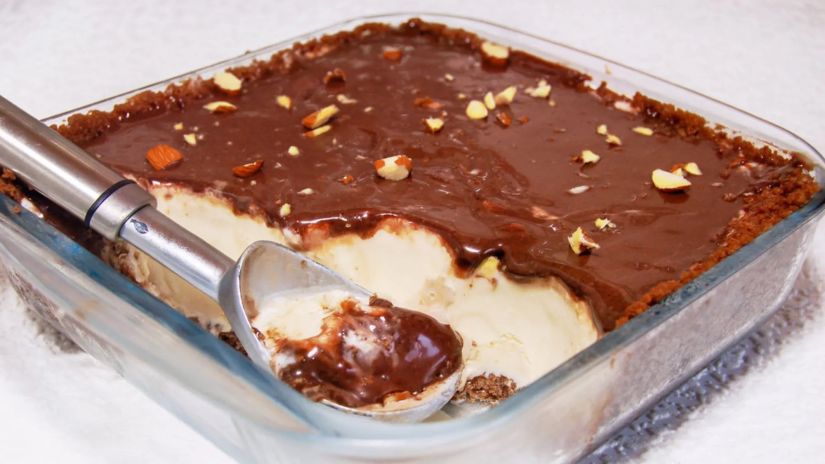ნაყინის ტორტი შოკოლადითა
და თხილით - მოამზადეთ
სახლში