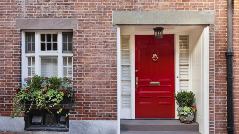 რატომ ღებავენ
შოტლანდიელები კარს
წითლად