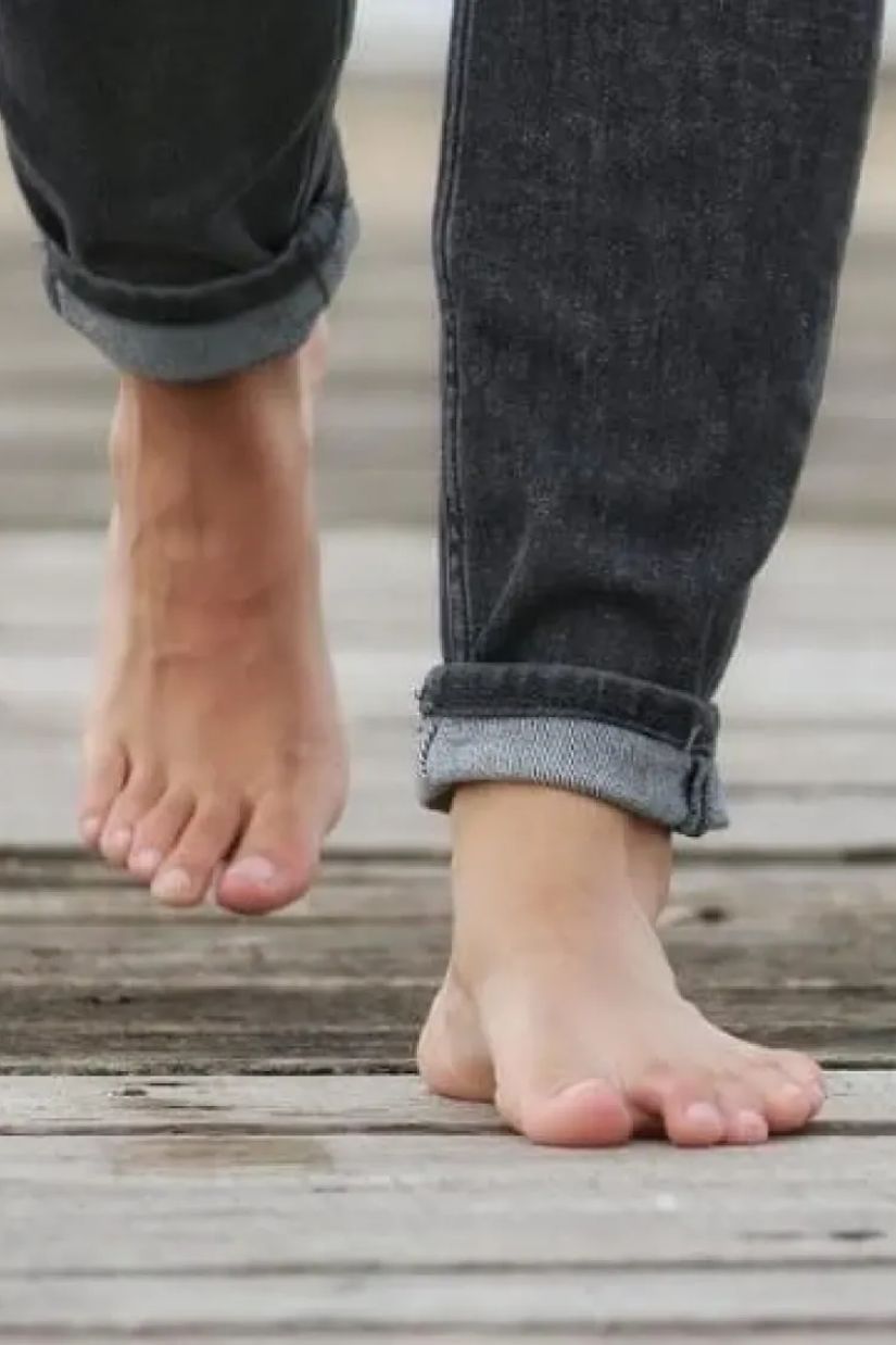 ფეხშიშველი სიარული