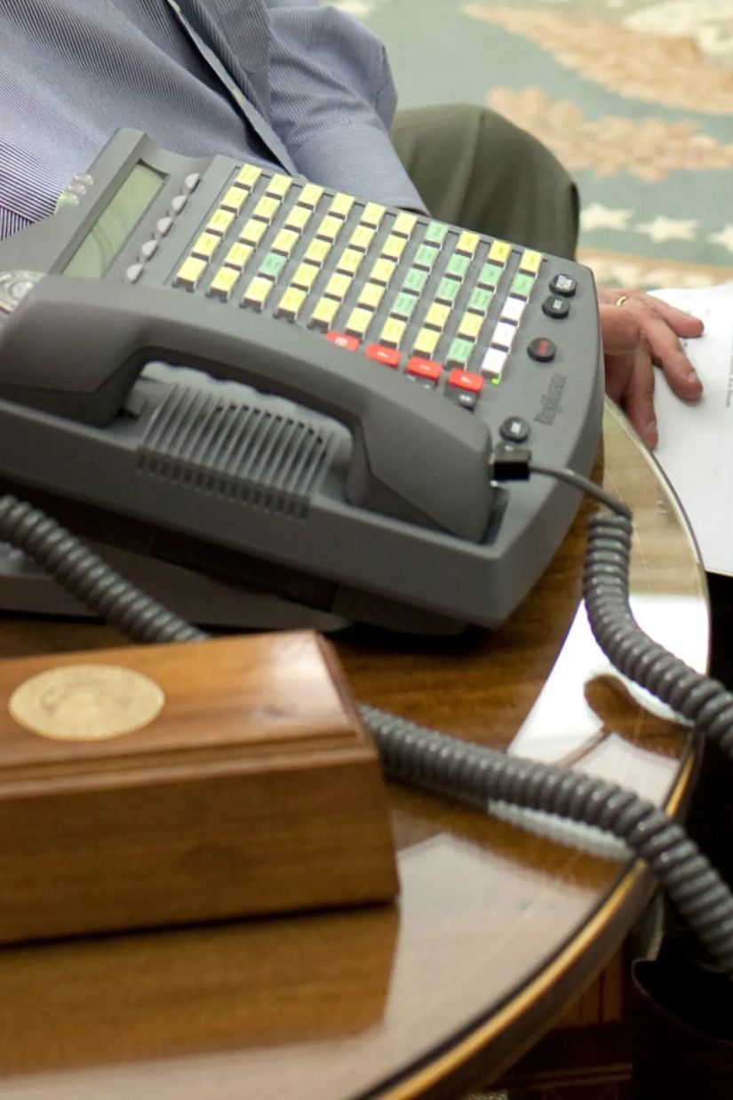 როგორ საუბრობენ
პრეზიდენტები ტელეფონით?